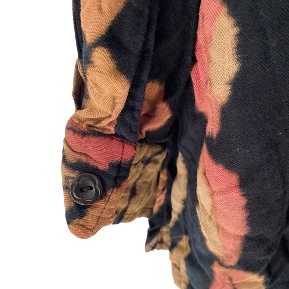 Winter Sun Black Leaf Print Button Down Rayon Shirt size medium - Picture 4 of 6